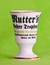 Mutters Porzellanbecher, "Mutters Bester Tropfen" Kräuterlikör, Kräuterbitter